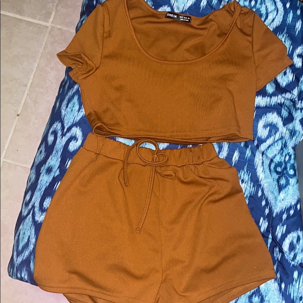 Scoop neck crop tee &tie waist  shorts set